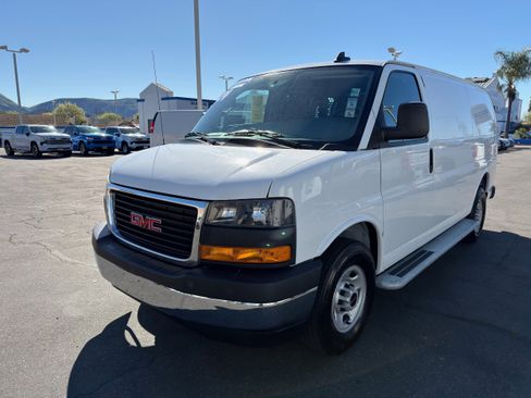 Used 2024 GMC Savana 2500 w/ Driver Convenience Package image 4