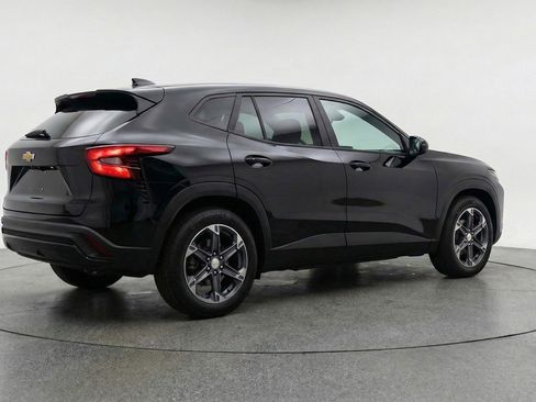 Used 2025 Chevrolet Blazer LT image 9