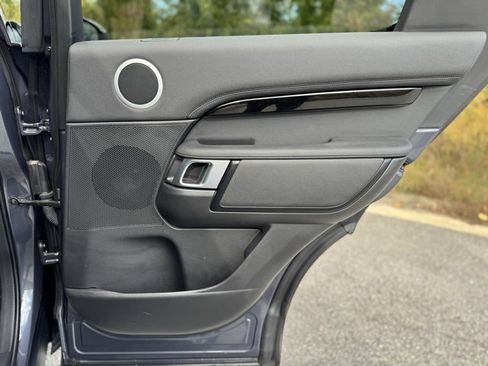 Used 2025 Land Rover Discovery S image 20