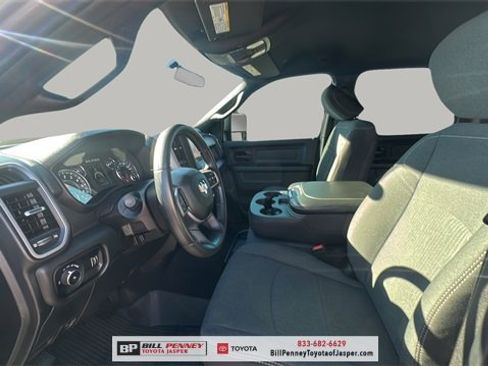 Used 2024 RAM 2500 Tradesman w/ Chrome Appearance Group image 11