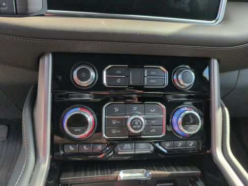 Used 2022 GMC Yukon Denali AWD/4WD image 10
