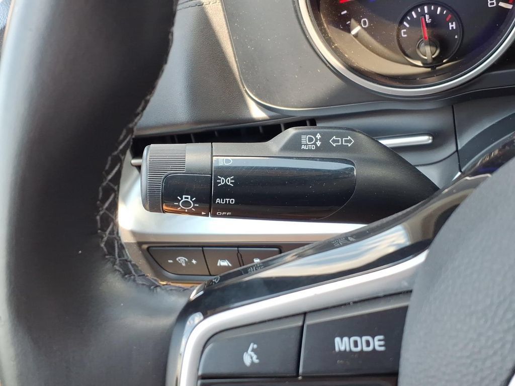Used 2023 Kia Carnival LX FWD image 35