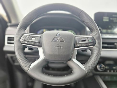 New 2025 Mitsubishi Outlander SE image 26