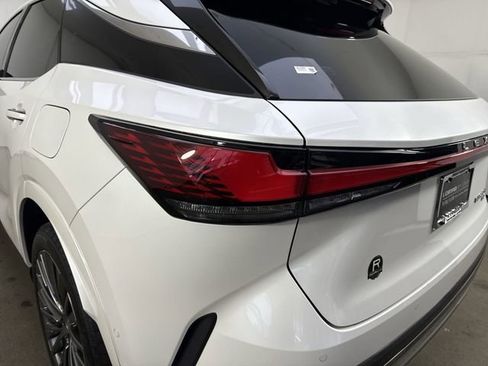 Used 2025 Lexus RX 450h AWD w/ Convenience Package image 32