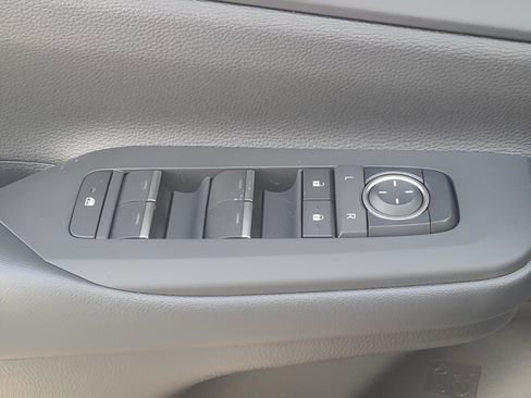 New 2026 Toyota Prius Plug-In Hybrid FWD image 27