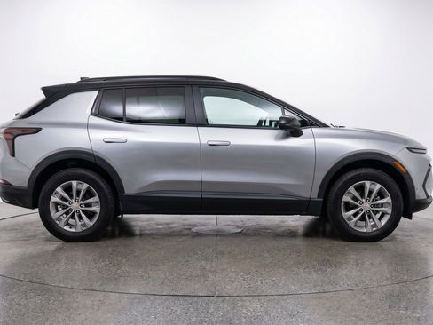 Used 2025 Chevrolet Equinox LT AWD/4WD image 11