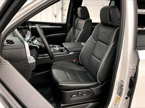 Used 2025 Cadillac Escalade Sport AWD/4WD image 23