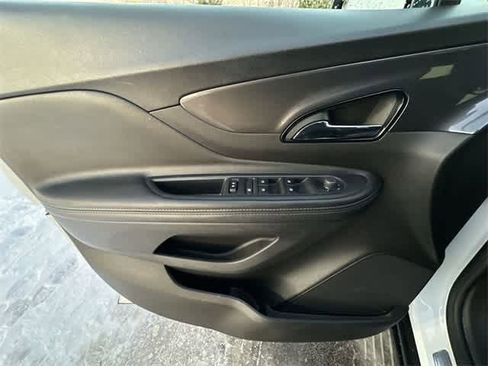 Used 2022 Buick Encore Preferred w/ Safety Package image 17