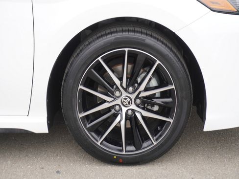 Used 2023 Toyota Camry SE image 5