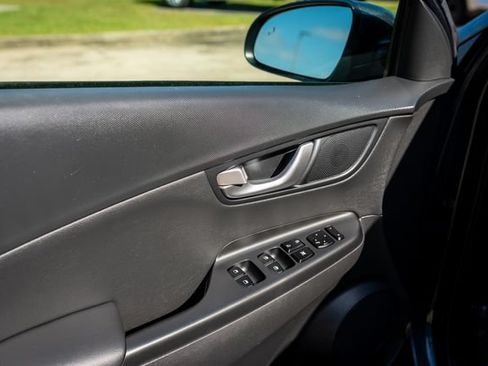 Used 2022 Hyundai Kona Limited w/ Cargo Package FWD image 30
