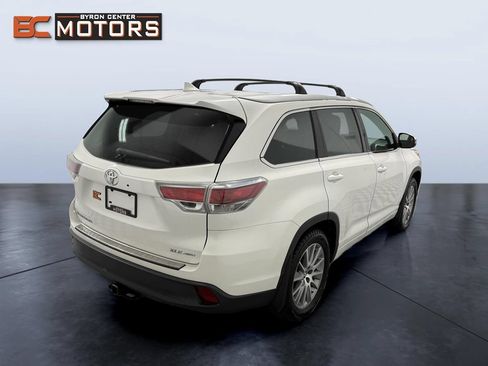Used 2016 Toyota Highlander XLE AWD/4WD image 6