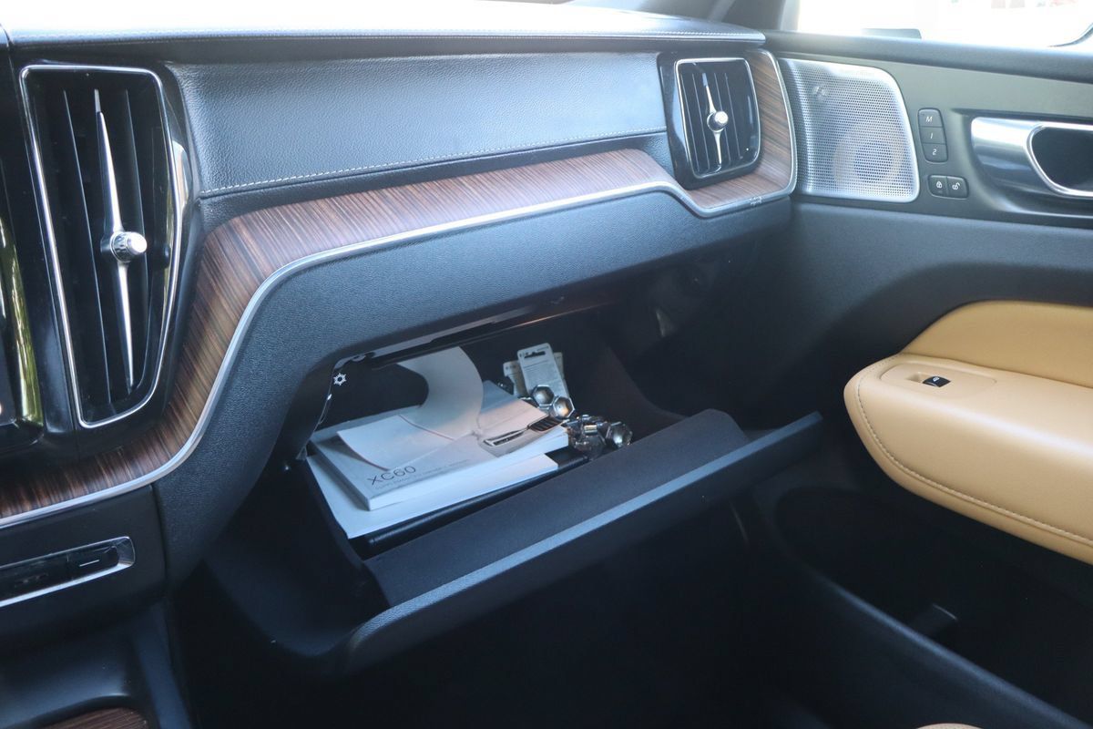 Used 2019 Volvo XC60 T5 Inscription w/ Protection Package AWD/4WD image 39