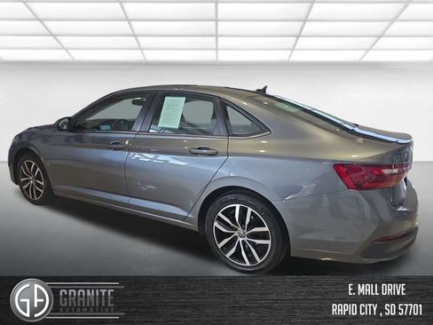 Used 2025 Volkswagen Jetta SE FWD image 3