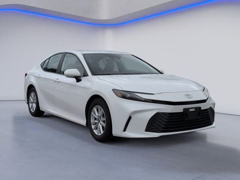 Used 2025 Toyota Camry LE FWD image 6