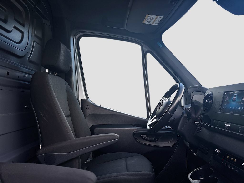 Used 2021 Mercedes-Benz Sprinter 1500 image 33