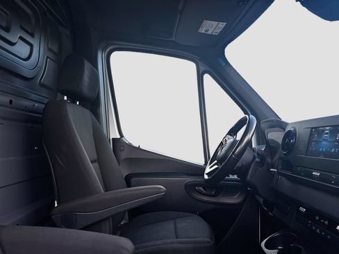 Used 2021 Mercedes-Benz Sprinter 1500 image 33