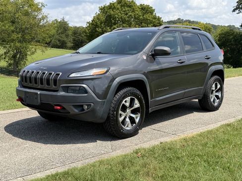 Used 2014 Jeep Cherokee Trailhawk w/ Comfort/Convenience Group AWD/4WD image 3