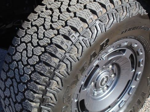 Used 2025 Ford Bronco Badlands image 10