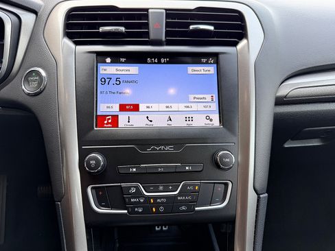 Used 2019 Ford Fusion SE FWD image 14