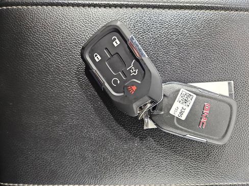 Used 2020 GMC Acadia SLT FWD image 28