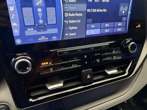 Used 2021 Toyota Highlander Limited AWD/4WD image 21