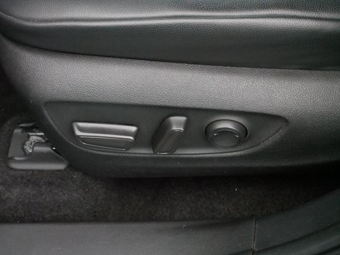 Certified 2024 Toyota Highlander XLE image 20