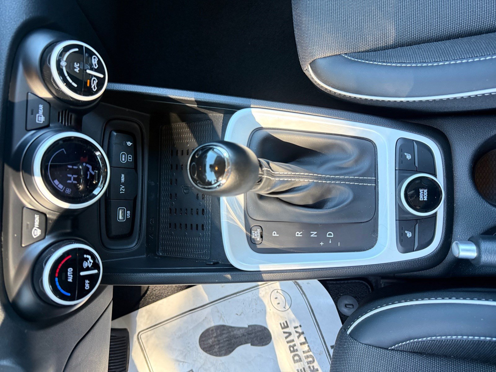 Used 2024 Hyundai Venue Limited FWD image 15