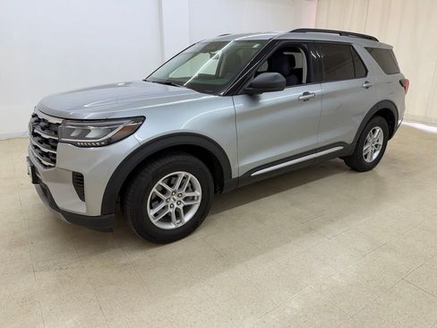 Used 2025 Ford Explorer Active image 1