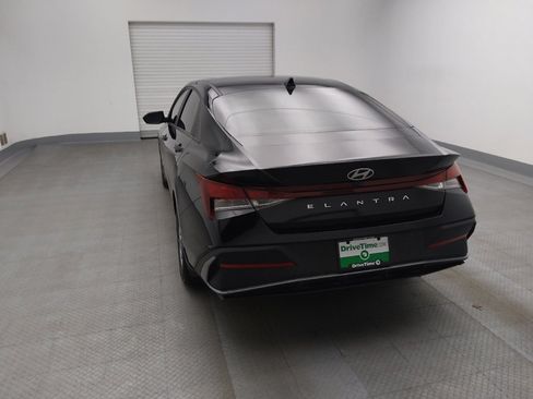 Used 2024 Hyundai Elantra SE image 6