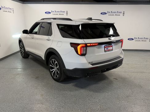 Used 2025 Ford Explorer ST-Line AWD/4WD image 31