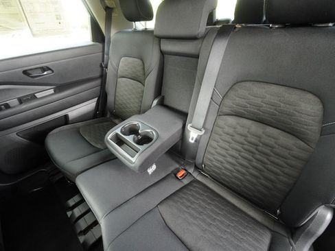 Used 2024 Nissan Pathfinder SV FWD image 19