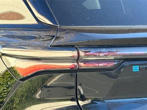 Certified 2024 Chevrolet Equinox EV LT image 45