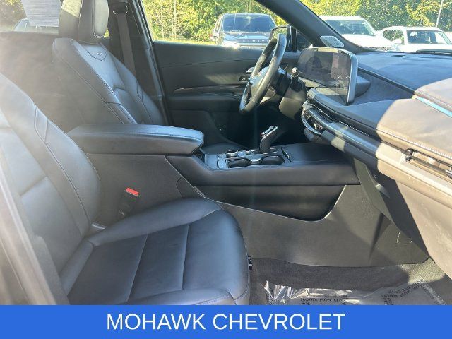Used 2024 Cadillac XT4 Sport w/ Cold Weather Package AWD/4WD image 29