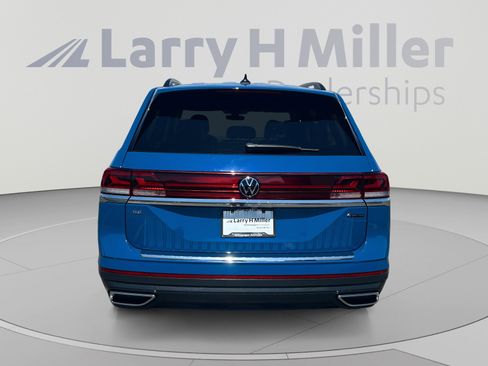 Used 2025 Volkswagen Atlas SE AWD/4WD image 4