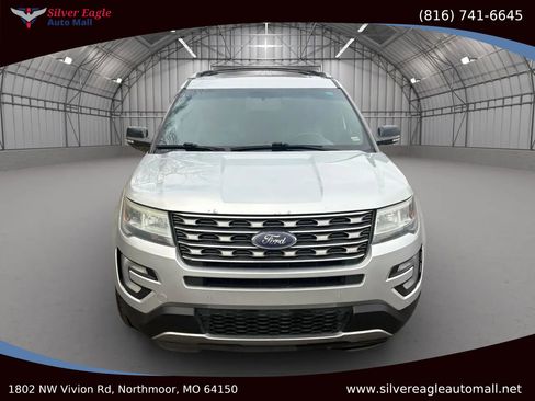 Used 2016 Ford Explorer XLT w/ Equipment Group 202A image 8