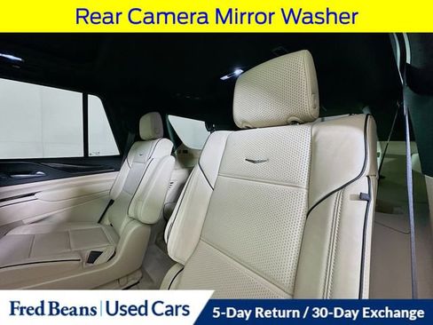 Used 2023 Cadillac Escalade Premium Luxury image 32