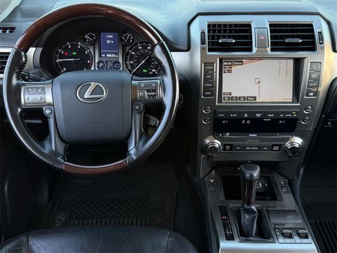 Used 2018 Lexus GX 460 Premium w/ Premium Package image 10