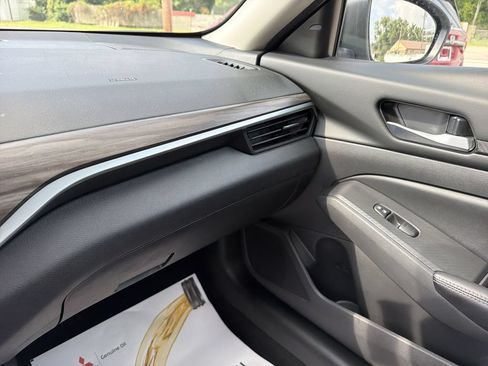 Used 2025 Nissan Altima 2.5 SV FWD image 24