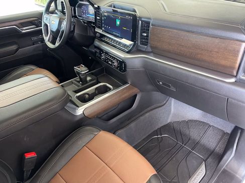 Used 2023 Chevrolet Silverado 1500 High Country w/ High Country Premium Package AWD/4WD image 14