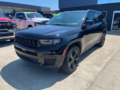 Certified 2025 Jeep Grand Cherokee L Altitude AWD/4WD image 3