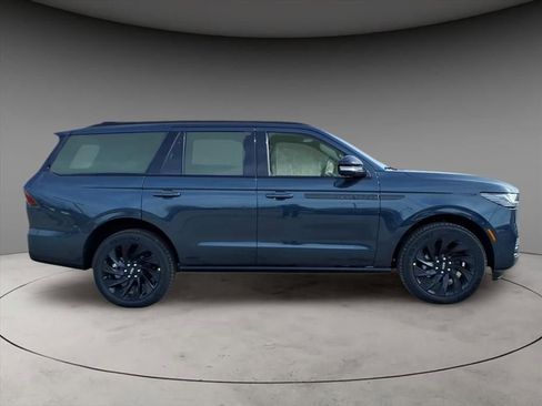New 2025 Lincoln Navigator Reserve w/ Jet Appearance Package image 10