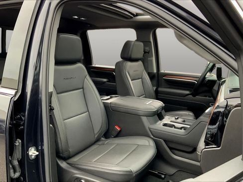 Used 2024 GMC Sierra 2500 Denali w/ Denali Reserve Package AWD/4WD image 9