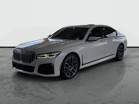 Used 2022 BMW 750i xDrive w/ M Sport Package AWD/4WD image 4