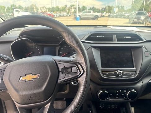 Used 2022 Chevrolet TrailBlazer LT FWD image 11