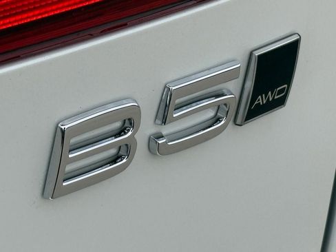 New 2026 Volvo XC60 B5 Ultra w/ Protection Package Premier AWD/4WD image 8