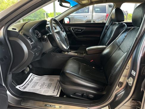 Used 2016 Nissan Altima 2.5 SL w/ Moonroof Package FWD image 10