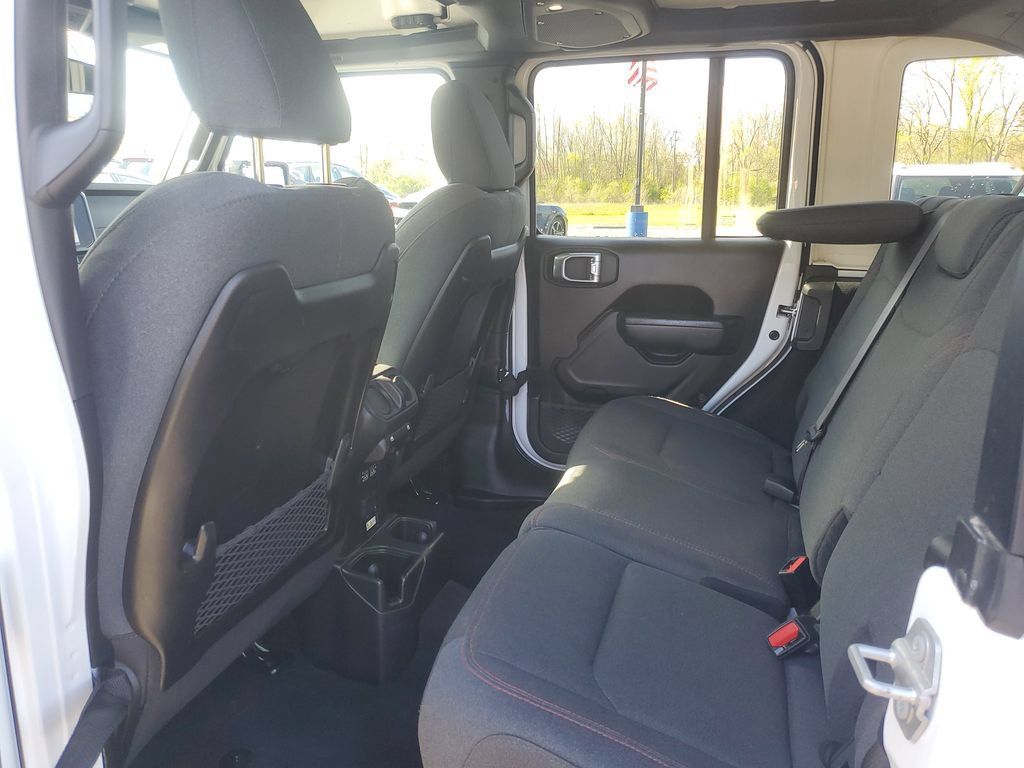 Used 2025 Jeep Wrangler Unlimited Rubicon AWD/4WD image 25