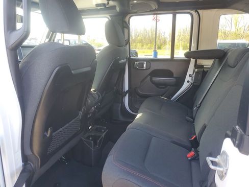 Used 2025 Jeep Wrangler Unlimited Rubicon AWD/4WD image 25