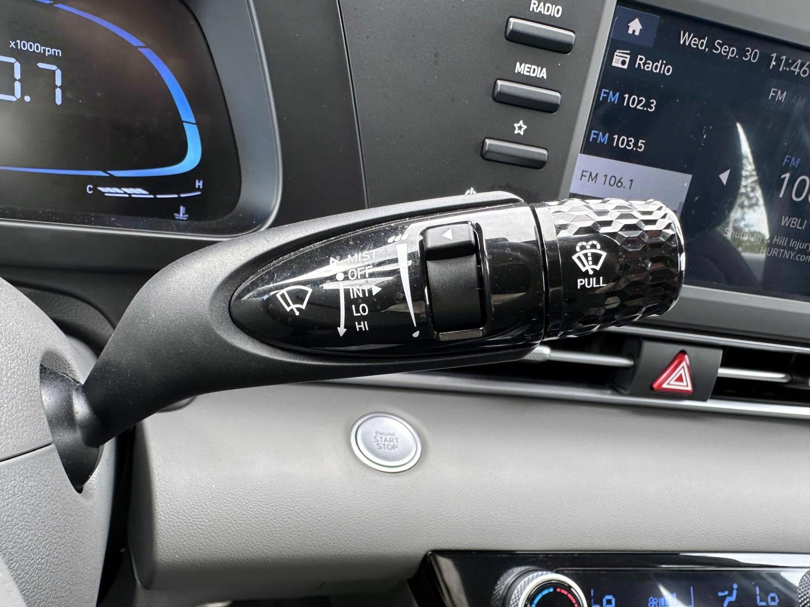 Used 2025 Hyundai Elantra Sport FWD image 19