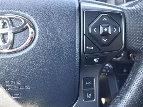 Used 2018 Toyota Tacoma TRD Sport AWD/4WD image 19